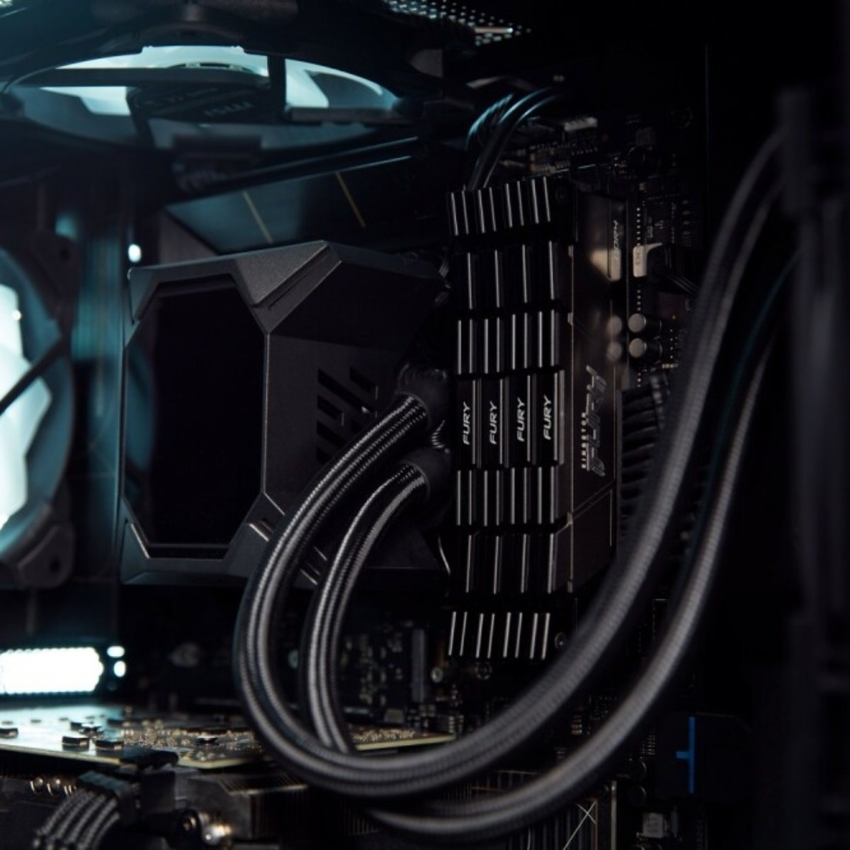 Оперативная память Kingston Fury Renegade, DDR4, 32GB (2x16GB), 3200MHz, CL16, DIMM, с радиаторами, серый/черный