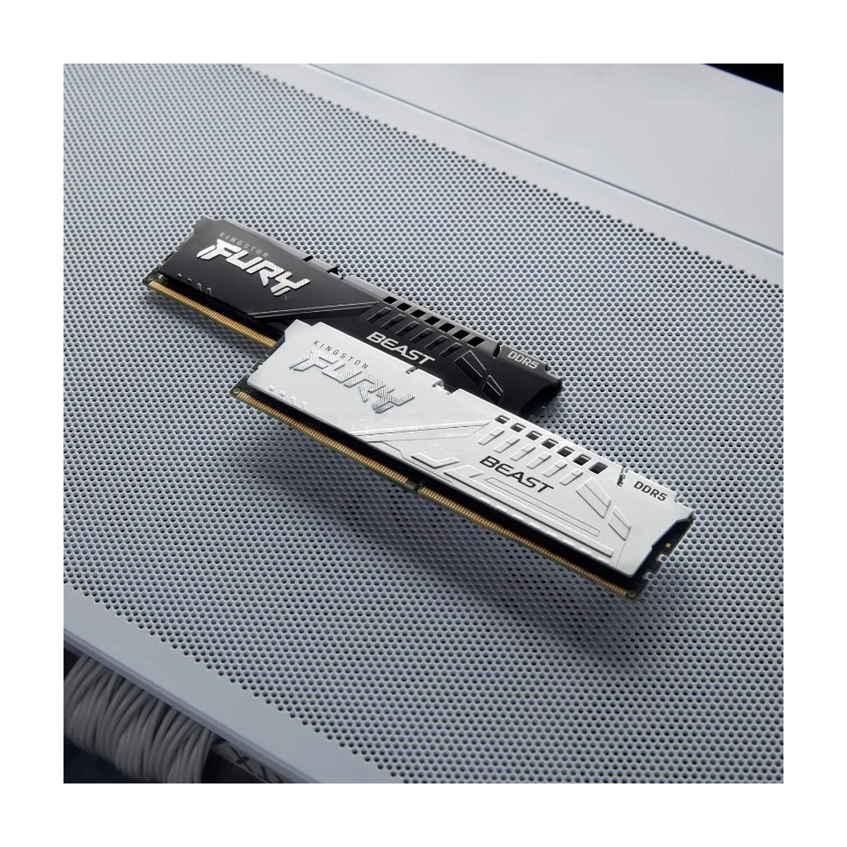 Оперативная память Kingston Fury Beast, DDR5, 16Gb (1x16GB), 5200MHz, CL40, DIMM, с радиатором, белый